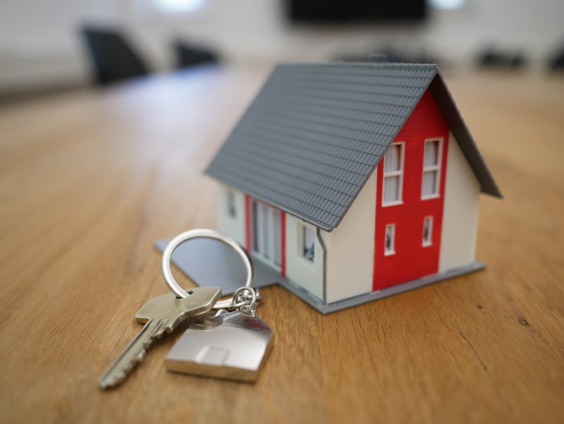 GTA Housing Market Stabilizes: Single-Family Homes Lead as Prices Dip
